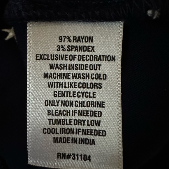 Crown & Ivy Sleeveless Tiered Tunic with Floppy Collar - Picture 4 of 6